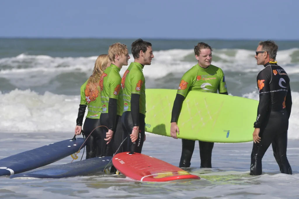 Cours de surf collectif surf adultes moniteur de surf Côte Sauvage ESCS – ESCS La Palmyre Côte Sauvage