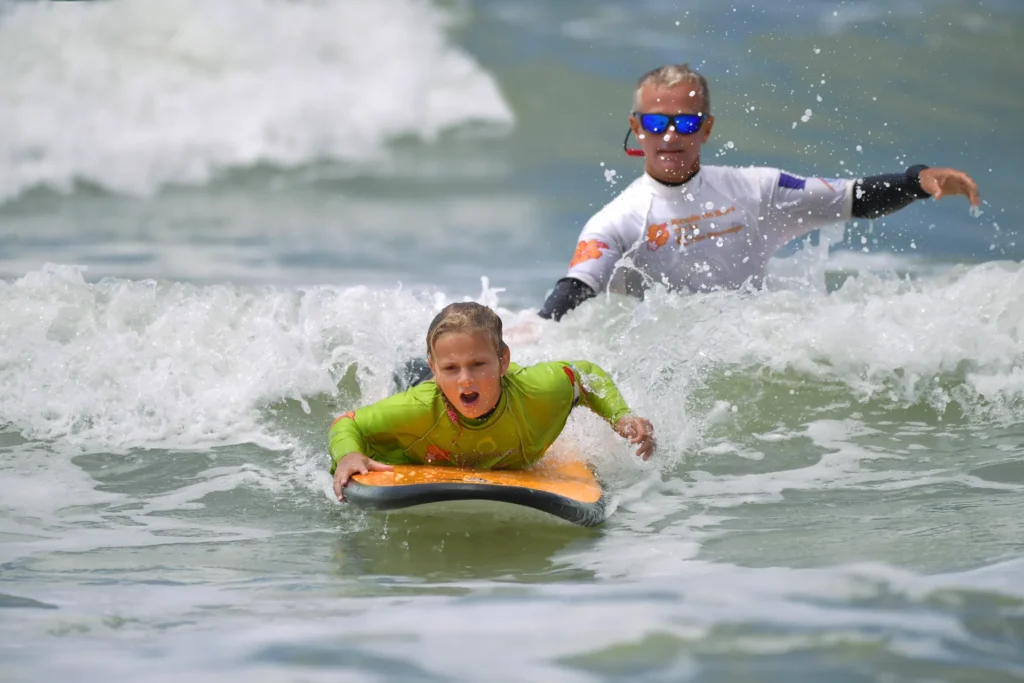 Cours de surf particulier de surf enfant moniteur de surf Côte Sauvage La Palmyre – ESCS La Palmyre Côte Sauvage