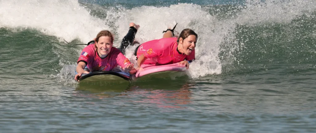 Cours de surf de surf duo femmes mousse Côte Sauvage La Palmyre – ESCS La Palmyre Côte Sauvage