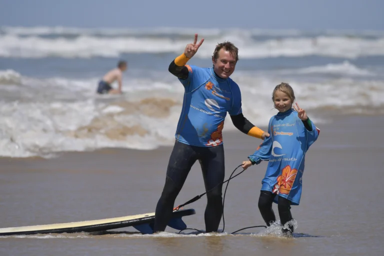 Cours de surf de surf enfant moniteur de surf ESCS Côte Sauvage La Palmyre – ESCS La Palmyre Côte Sauvage