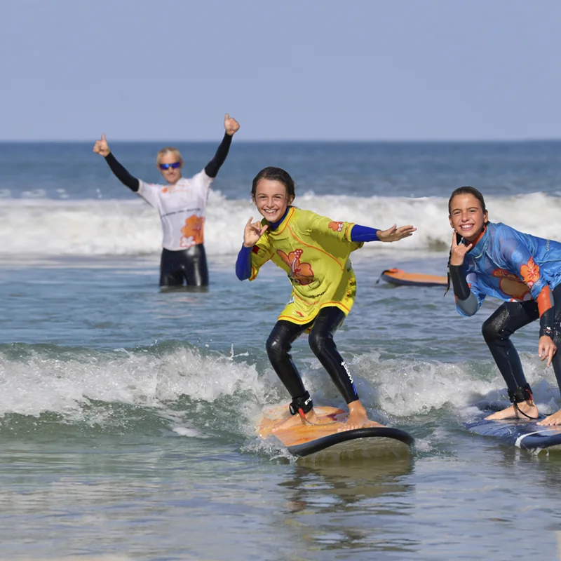 Cours de surf de surf enfants Côte Sauvage moniteur de surf ESCS – ESCS La Palmyre Côte Sauvage