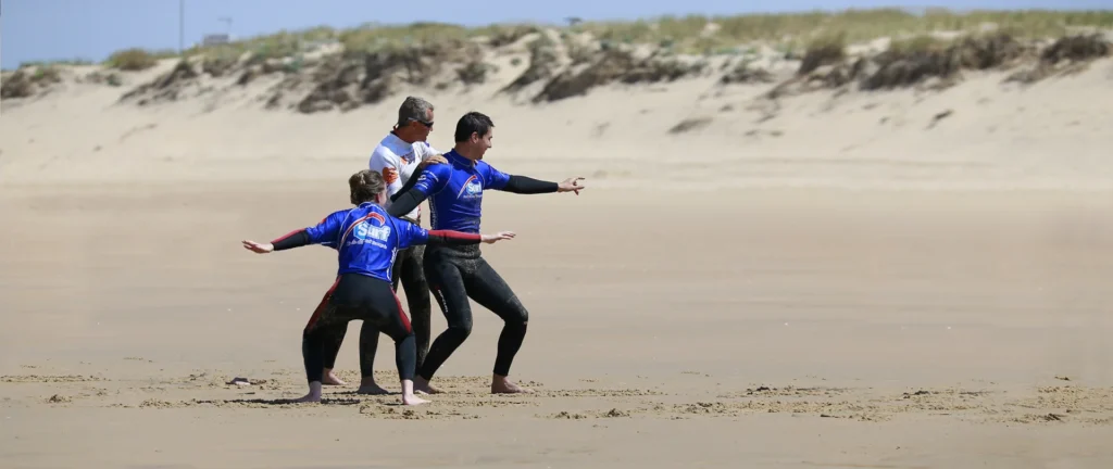 Échauffement cours de surf de surf plage Côte Sauvage moniteur de surf ESCS – ESCS La Palmyre Côte Sauvage
