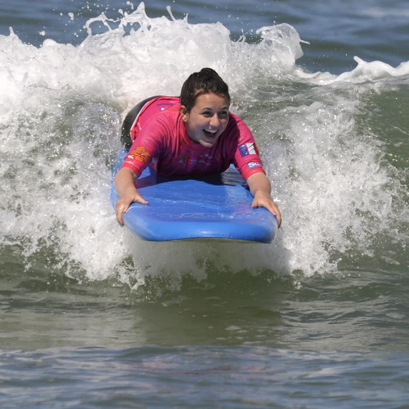 eleve-surf-debutante-mousse-planche-cote-sauvage-palmyre