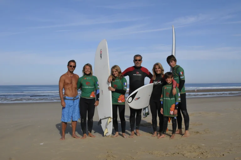 Famille surf plage Côte Sauvage groupe planches de surf – ESCS La Palmyre Côte Sauvage