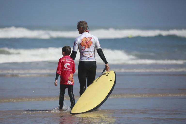 Moniteur de surf ESCS cours de surf de surf enfant Côte Sauvage La Palmyre – ESCS La Palmyre Côte Sauvage