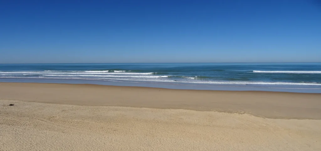 Plage Côte Sauvage océan Atlantique sur les vagues Charente Maritime – ESCS La Palmyre Côte Sauvage