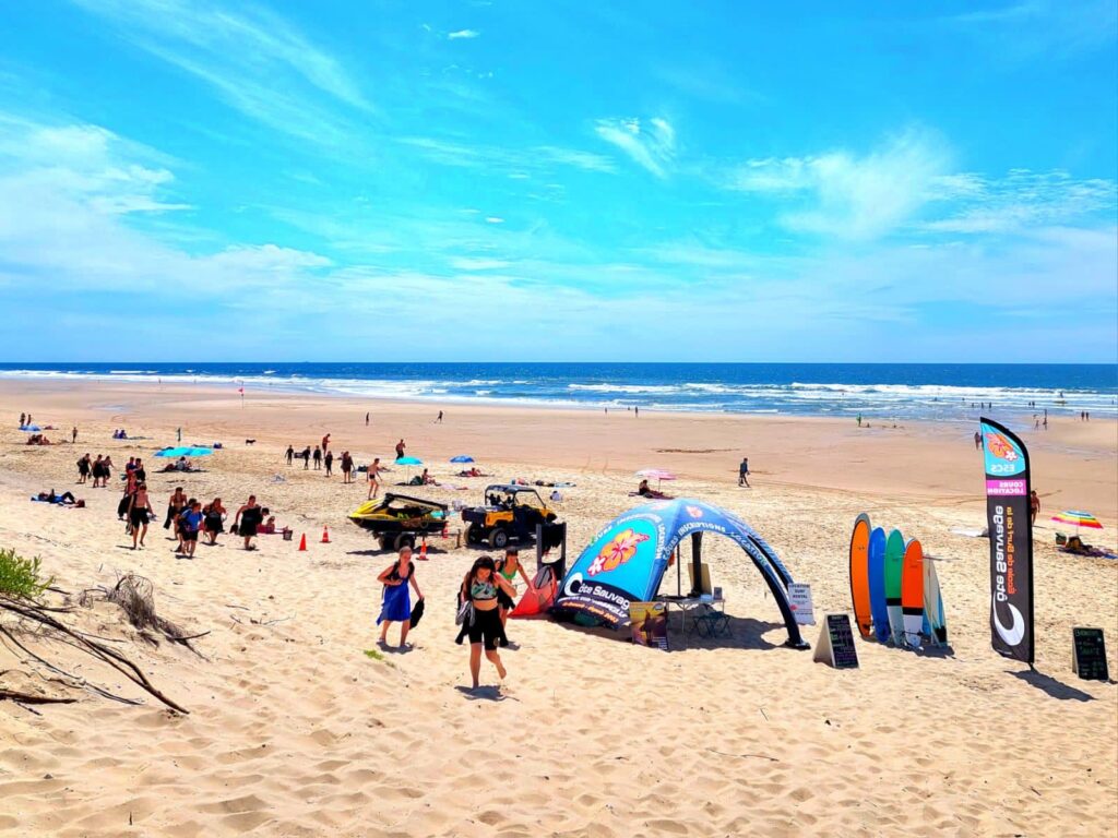 Stand école de surf ESCS plage Côte Sauvage La Palmyre – ESCS La Palmyre Côte Sauvage