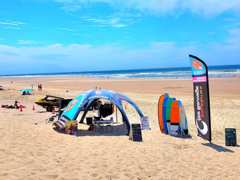 Stand école de surf ESCS plage Côte Sauvage location planches de surf – ESCS La Palmyre Côte Sauvage