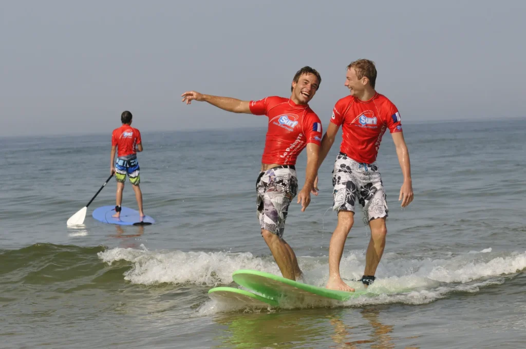 Tandem surf joie cours de surf collectif Côte Sauvage La Palmyre – ESCS La Palmyre Côte Sauvage
